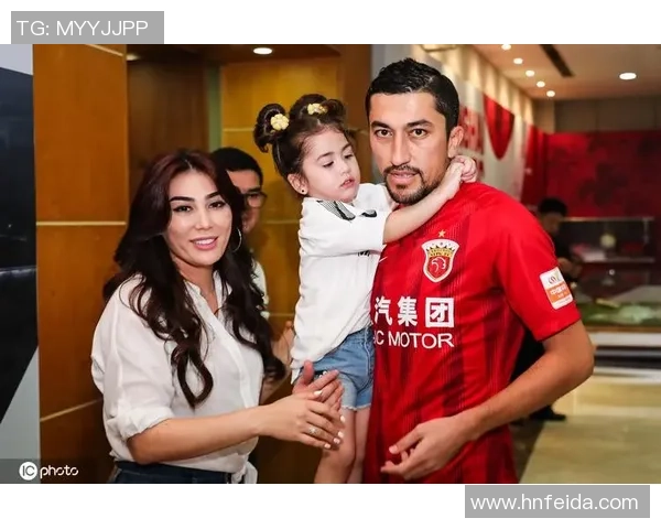 足球明星温馨时刻亲自为女儿扎辫子展现父爱与柔情的完美结合 足球明星温馨时刻亲自为女儿扎辫子展现父爱与柔情的完美结合