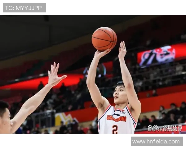 南京篮球队配合默契创新高排名引发关注展现团队实力与战术智慧