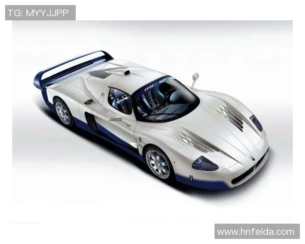 足球明星驾豪车训练展现奢华生活与职业追求的完美结合 足球明星驾豪车训练展现奢华生活与职业追求的完美结合